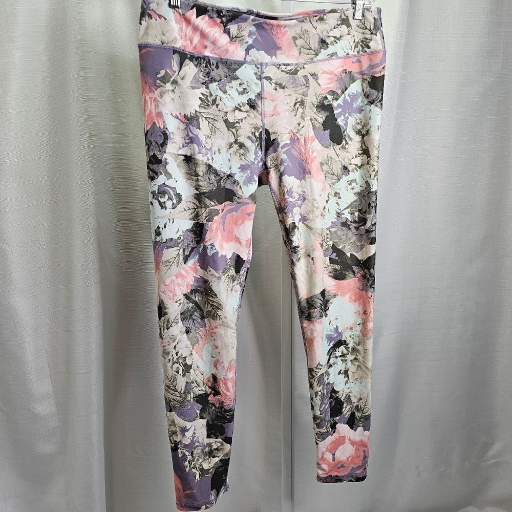 Fabletics Salar Gray And Pink Floral Powerhold Leggings Size XXL - Picture 11 of 11